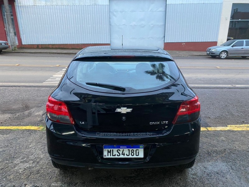 ONIX 1.4 MPFI LTZ 8V FLEX 4P MANUAL - 2015 - VACARIA