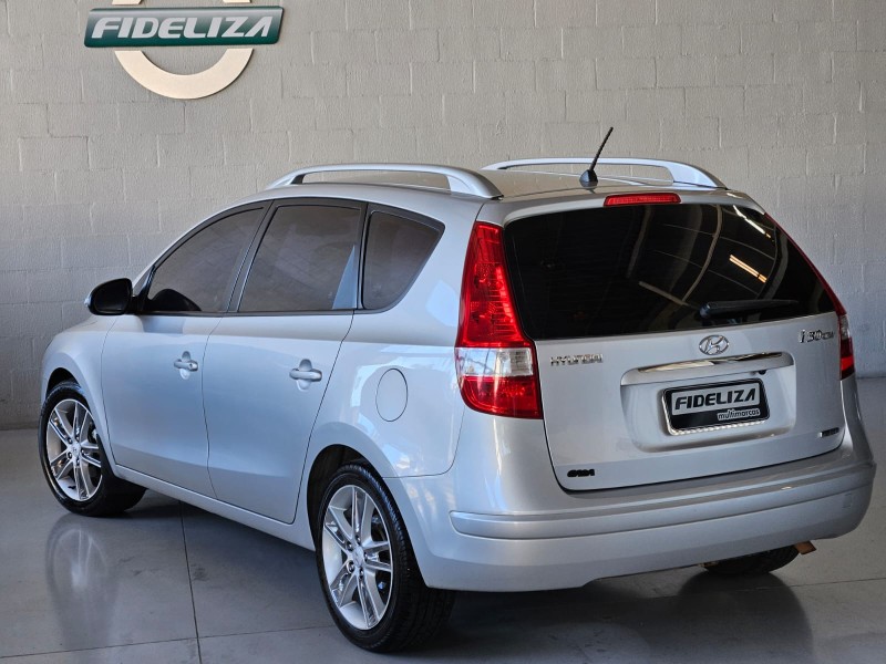 I30 CW 2.0 MPFI 16V GASOLINA 4P MANUAL - 2011 - FARROUPILHA