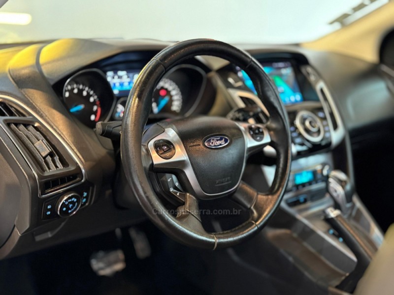 FOCUS 2.0 TITANIUM HATCH 16V FLEX 4P AUTOMÁTICO - 2015 - ESTâNCIA VELHA