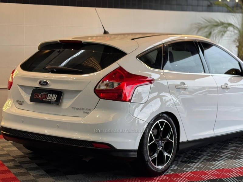 FOCUS 2.0 TITANIUM HATCH 16V FLEX 4P AUTOMÁTICO - 2015 - ESTâNCIA VELHA
