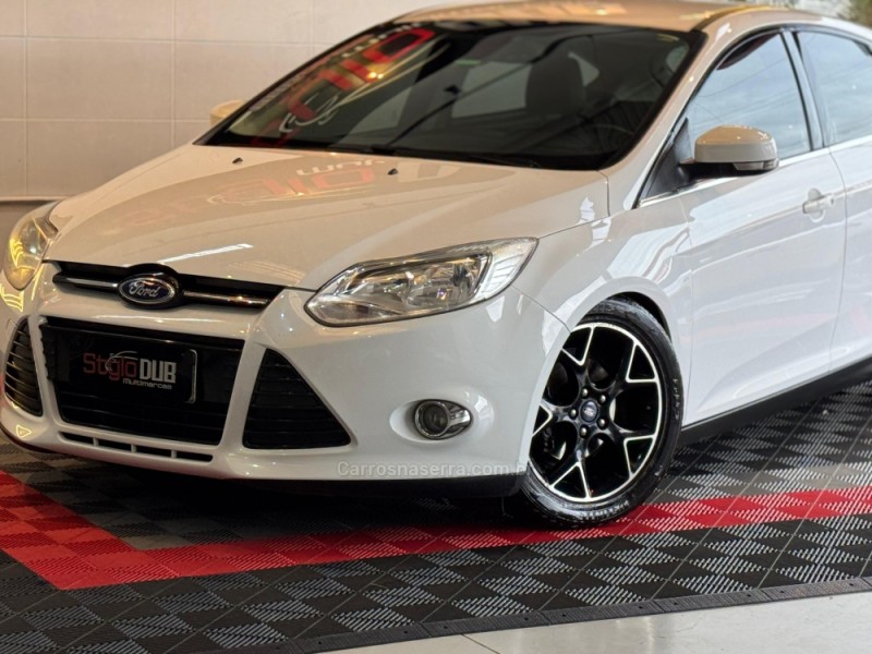 FOCUS 2.0 TITANIUM HATCH 16V FLEX 4P AUTOMÁTICO - 2015 - ESTâNCIA VELHA