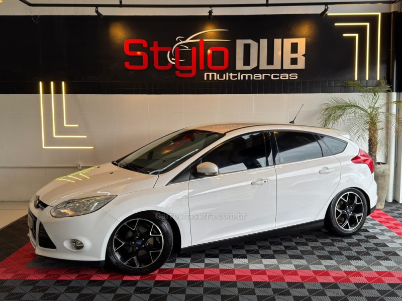 FOCUS 2.0 TITANIUM HATCH 16V FLEX 4P AUTOMÁTICO - 2015 - ESTâNCIA VELHA