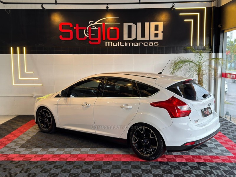 FOCUS 2.0 TITANIUM HATCH 16V FLEX 4P AUTOMÁTICO - 2015 - ESTâNCIA VELHA