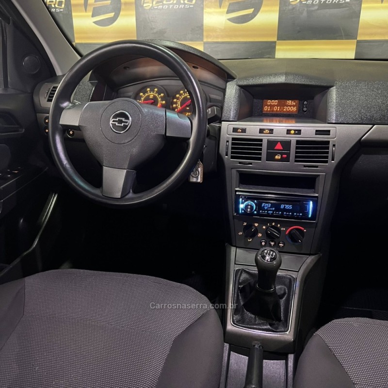 VECTRA 2.0 MPFI EXPRESSION 8V 140CV FLEX 4P MANUAL - 2007 - PORTãO