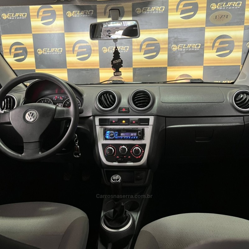 VOYAGE 1.0 MI 8V FLEX 4P MANUAL - 2010 - PORTãO
