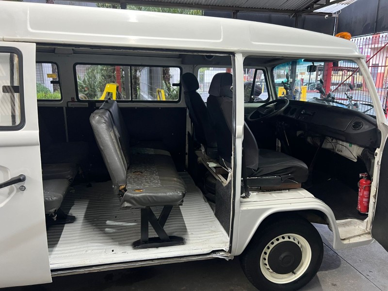 KOMBI 1.6 MI STD ESCOLAR 8V GASOLINA 3P MANUAL - 2004 - CAXIAS DO SUL