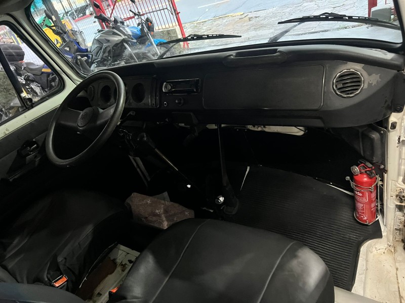 KOMBI 1.6 MI STD ESCOLAR 8V GASOLINA 3P MANUAL - 2004 - CAXIAS DO SUL