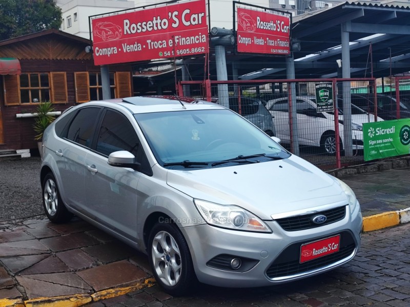 focus 2.0 titanium hatch 16v flex 4p automatico 2012 farroupilha
