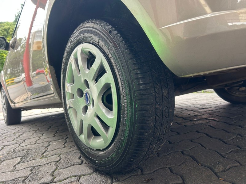 FIESTA 1.0 SE 8V FLEX 4P MANUAL - 2014 - TRêS COROAS