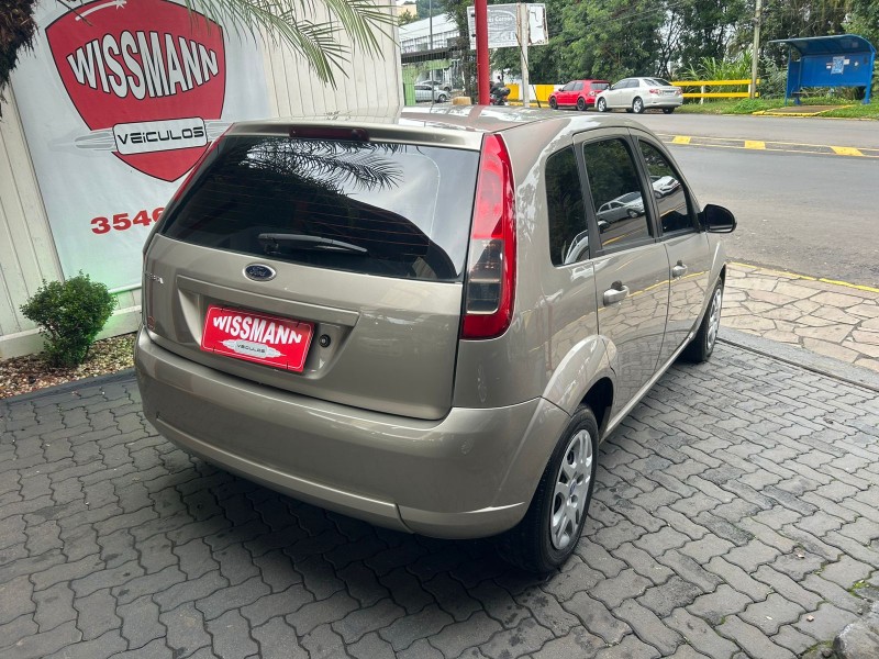 FIESTA 1.0 SE 8V FLEX 4P MANUAL - 2014 - TRêS COROAS