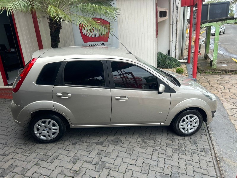 FIESTA 1.0 SE 8V FLEX 4P MANUAL - 2014 - TRêS COROAS
