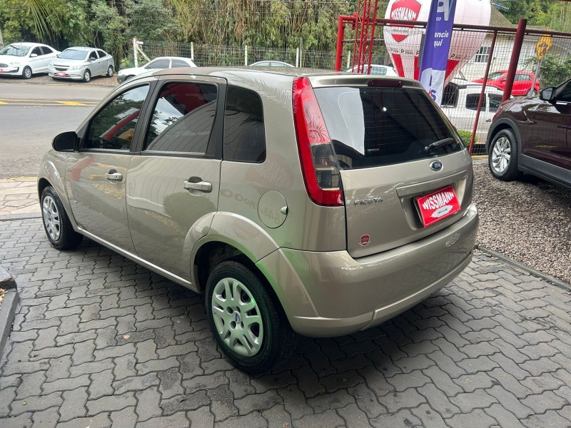 FIESTA 1.0 SE 8V FLEX 4P MANUAL - 2014 - TRêS COROAS