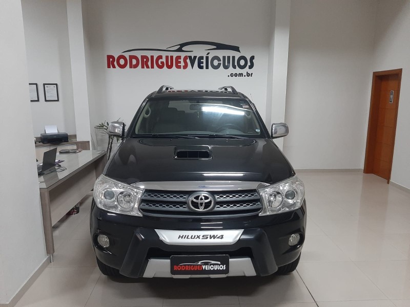 HILUX SW4 3.0 SRV 4X4 7 LUGARES 16V TURBO INTERCOOLER DIESEL 4P AUTOMÁTICO - 2011 - CAXIAS DO SUL