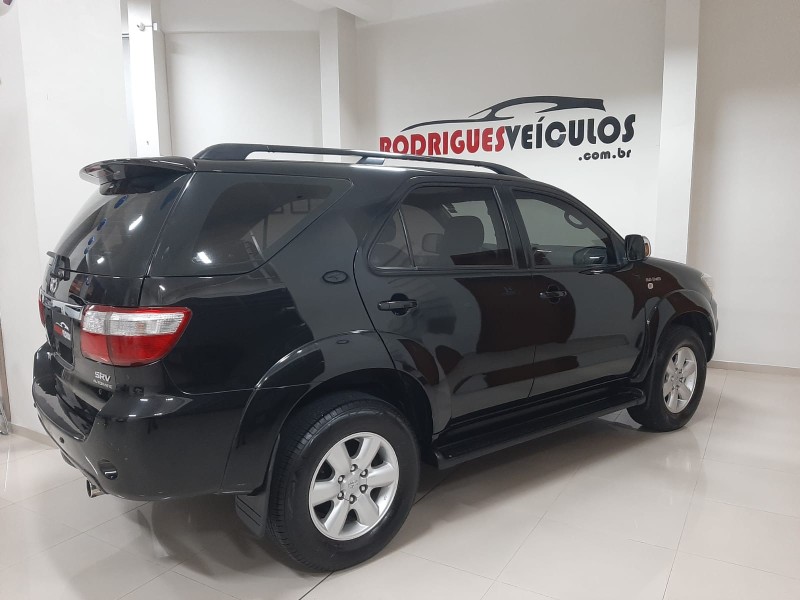 HILUX SW4 3.0 SRV 4X4 7 LUGARES 16V TURBO INTERCOOLER DIESEL 4P AUTOMÁTICO - 2011 - CAXIAS DO SUL