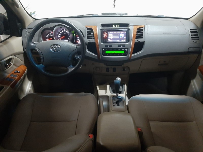 HILUX SW4 3.0 SRV 4X4 7 LUGARES 16V TURBO INTERCOOLER DIESEL 4P AUTOMÁTICO - 2011 - CAXIAS DO SUL