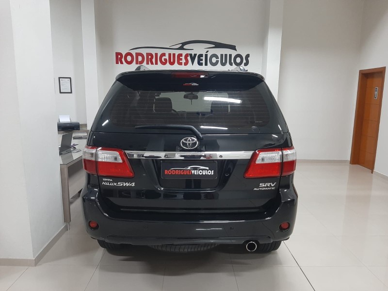 HILUX SW4 3.0 SRV 4X4 7 LUGARES 16V TURBO INTERCOOLER DIESEL 4P AUTOMÁTICO - 2011 - CAXIAS DO SUL