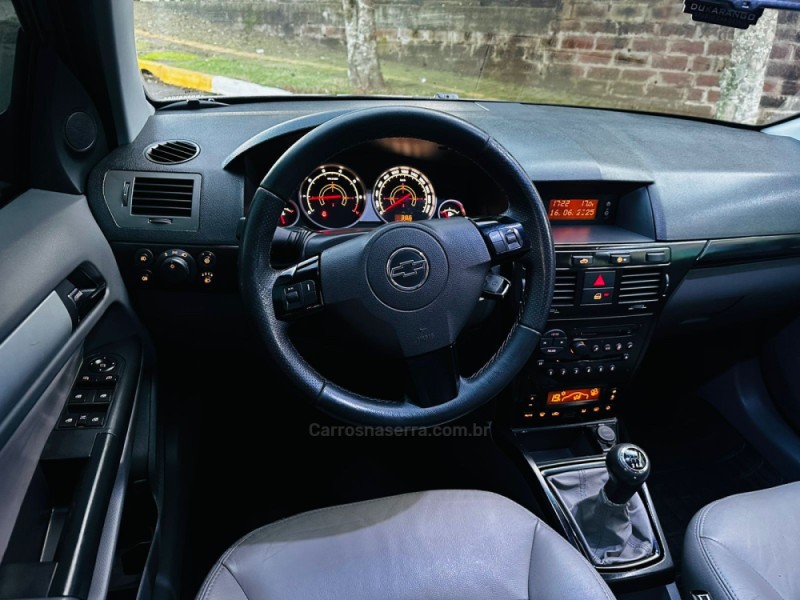 VECTRA 2.0 MPFI ELEGANCE 8V FLEX 4P MANUAL - 2011 - FARROUPILHA