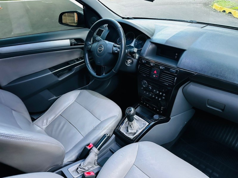 VECTRA 2.0 MPFI ELEGANCE 8V FLEX 4P MANUAL - 2011 - FARROUPILHA