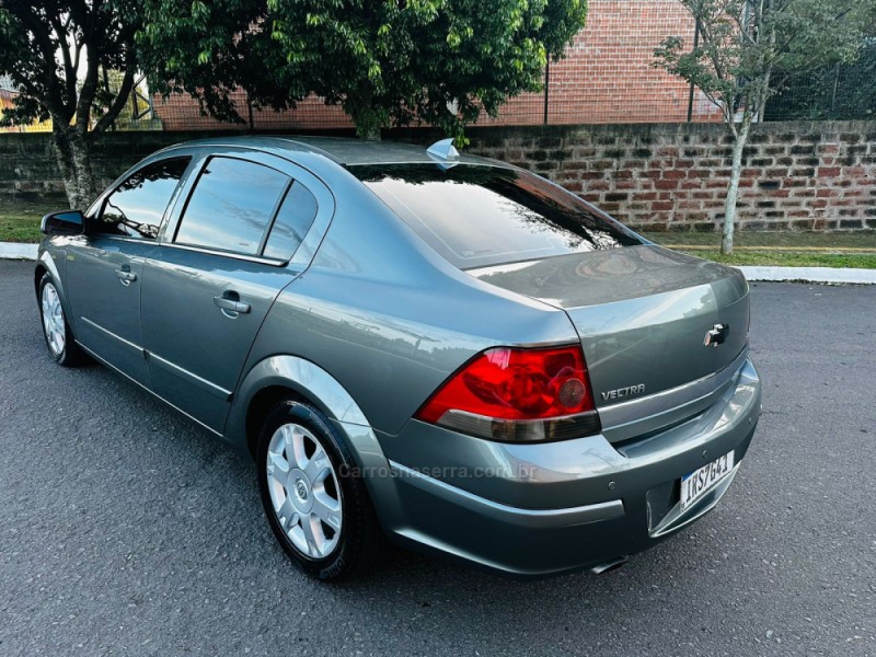 VECTRA 2.0 MPFI ELEGANCE 8V FLEX 4P MANUAL - 2011 - FARROUPILHA
