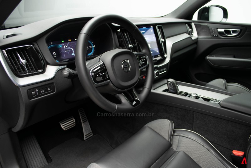 XC60 2.0 T8 R DESIGN HYBRID GASOLINA 4P AUTOMÁTICO - 2022 - GARIBALDI