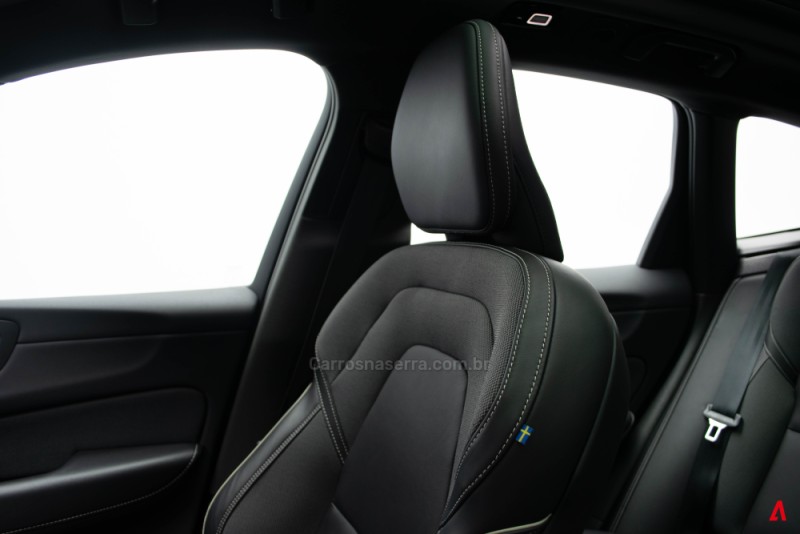 XC60 2.0 T8 R DESIGN HYBRID GASOLINA 4P AUTOMÁTICO - 2022 - GARIBALDI