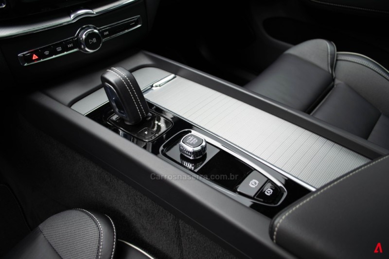 XC60 2.0 T8 R DESIGN HYBRID GASOLINA 4P AUTOMÁTICO - 2022 - GARIBALDI