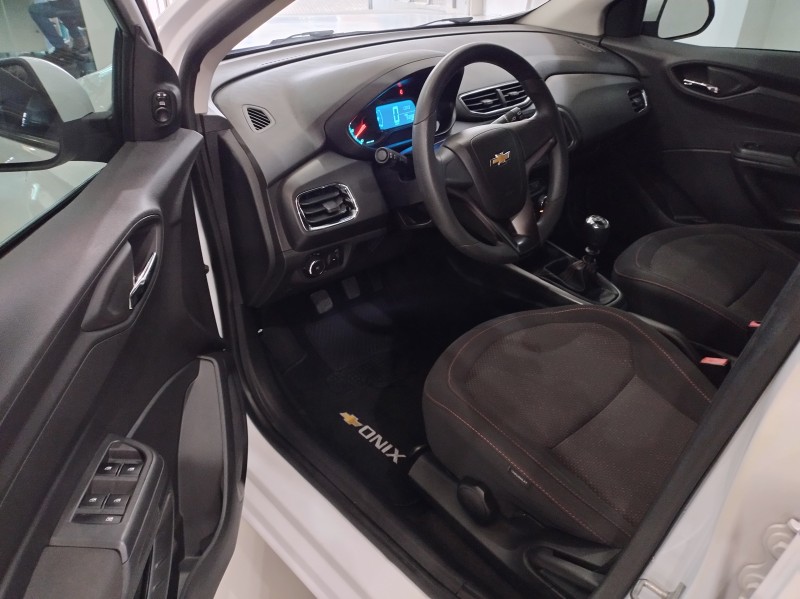 ONIX 1.4 MPFI LTZ 8V FLEX 4P MANUAL - 2014 - BENTO GONçALVES