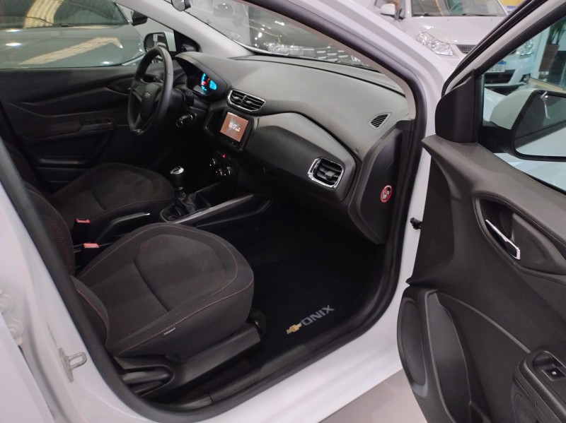 ONIX 1.4 MPFI LTZ 8V FLEX 4P MANUAL - 2014 - BENTO GONçALVES