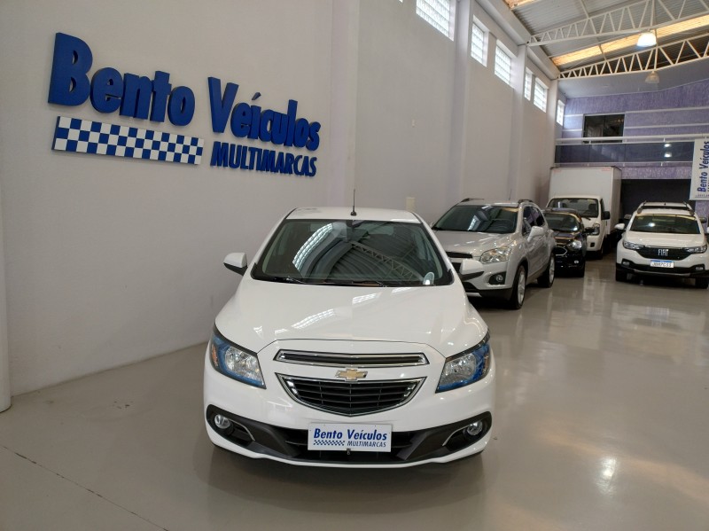 ONIX 1.4 MPFI LTZ 8V FLEX 4P MANUAL - 2014 - BENTO GONçALVES