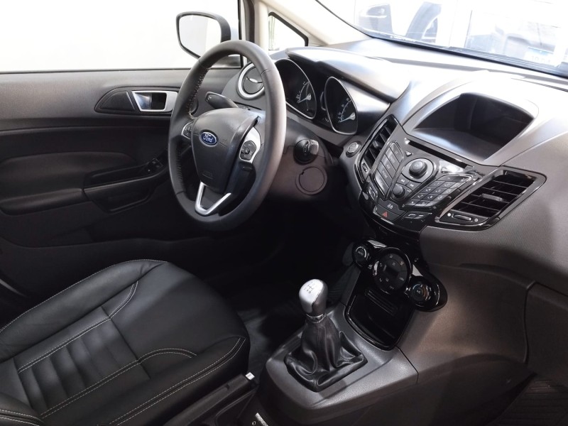 FIESTA 1.6 TITANIUM HATCH 16V FLEX 4P MANUAL - 2016 - CAXIAS DO SUL
