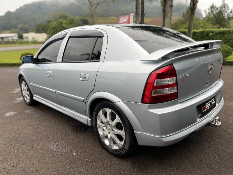 ASTRA 2.0 MPFI ADVANTAGE 8V FLEX 4P MANUAL - 2010 - BOM PRINCíPIO