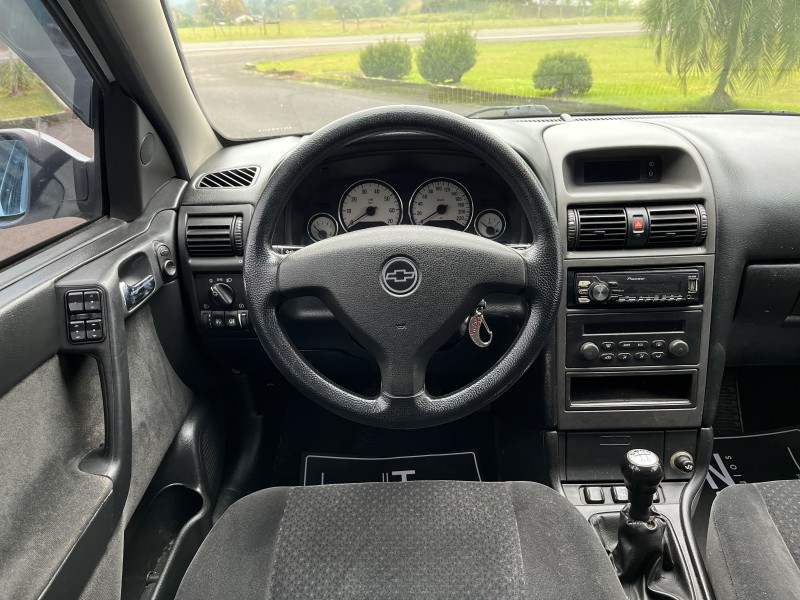 ASTRA 2.0 MPFI ADVANTAGE 8V FLEX 4P MANUAL - 2010 - BOM PRINCíPIO
