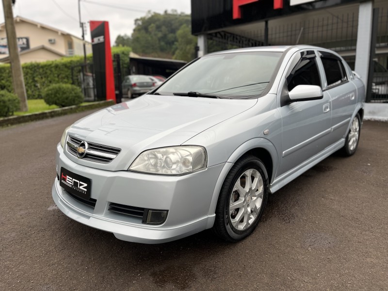 ASTRA 2.0 MPFI ADVANTAGE 8V FLEX 4P MANUAL - 2010 - BOM PRINCíPIO