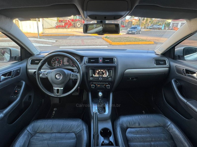 JETTA 2.0 TSI HIGHLINE 200CV GASOLINA 4P TIPTRONIC - 2012 - TAPEJARA