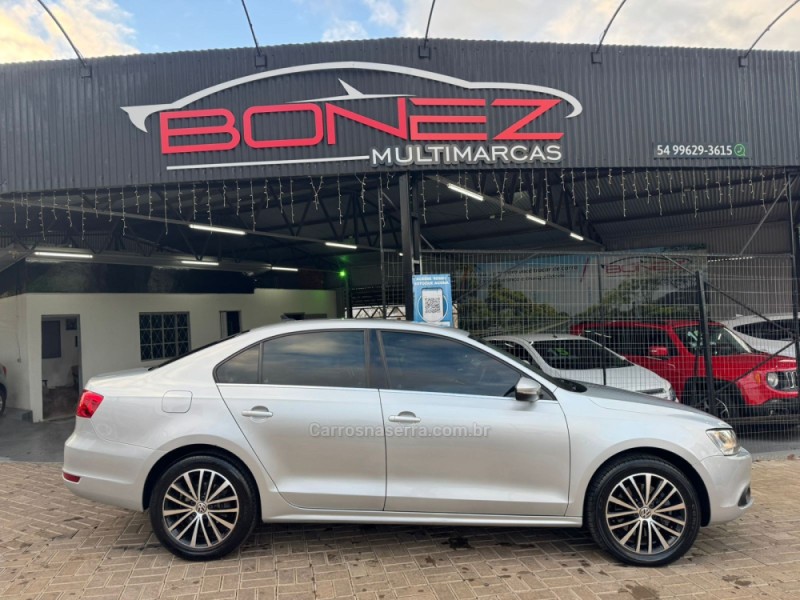 JETTA 2.0 TSI HIGHLINE 200CV GASOLINA 4P TIPTRONIC - 2012 - TAPEJARA