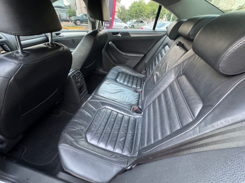 JETTA 2.0 TSI HIGHLINE 200CV GASOLINA 4P TIPTRONIC - 2012 - TAPEJARA
