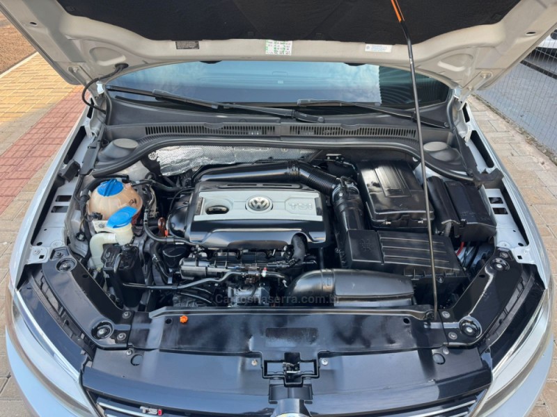 JETTA 2.0 TSI HIGHLINE 200CV GASOLINA 4P TIPTRONIC - 2012 - TAPEJARA