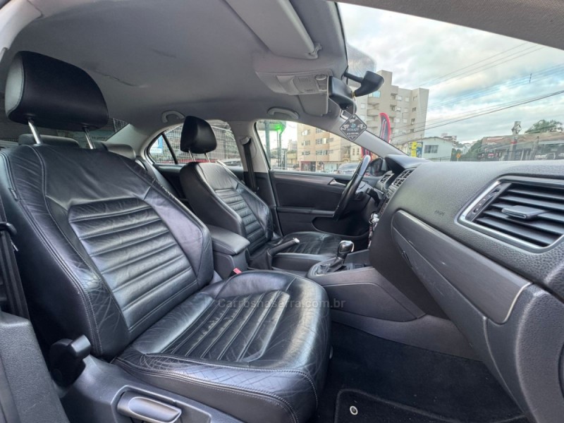 JETTA 2.0 TSI HIGHLINE 200CV GASOLINA 4P TIPTRONIC - 2012 - TAPEJARA