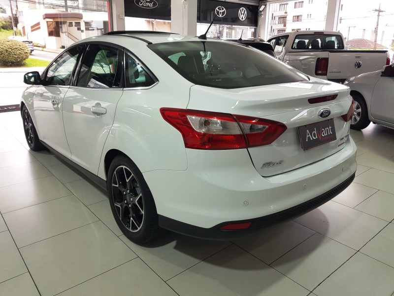 FOCUS 2.0 TITANIUM PLUS SEDAN 16V FLEX 4P AUTOMÁTICO - 2015 - CAXIAS DO SUL