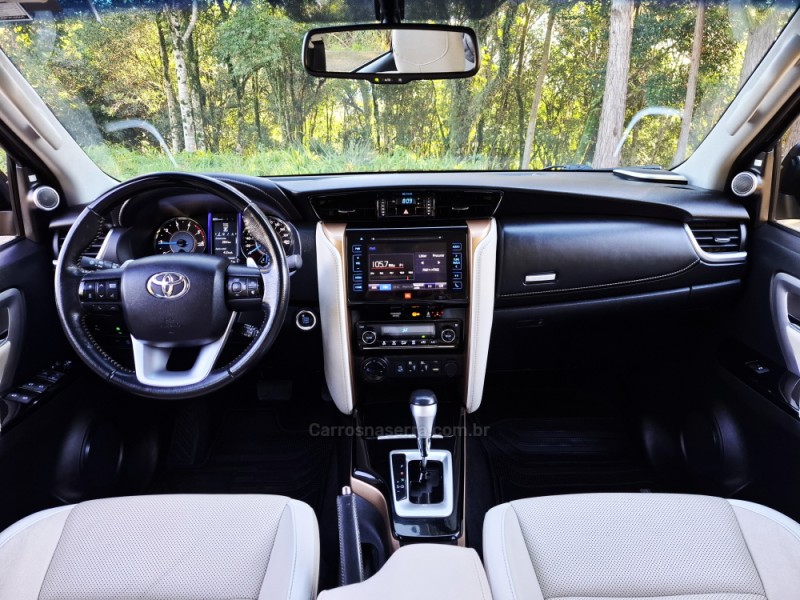 HILUX SW4 2.8 SRX 4X4 DIAMOND 16V TURBO DIESEL 4P 7 LUGARES AUTOMÁTICO - 2019 - BENTO GONçALVES
