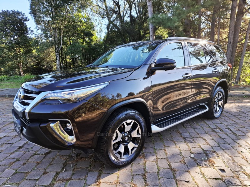 HILUX SW4 2.8 SRX 4X4 DIAMOND 16V TURBO DIESEL 4P 7 LUGARES AUTOMÁTICO - 2019 - BENTO GONçALVES