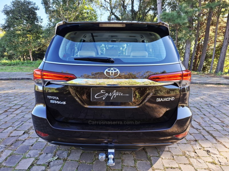 HILUX SW4 2.8 SRX 4X4 DIAMOND 16V TURBO DIESEL 4P 7 LUGARES AUTOMÁTICO - 2019 - BENTO GONçALVES