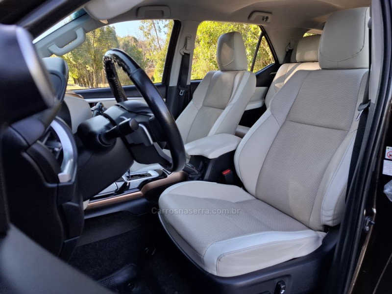 HILUX SW4 2.8 SRX 4X4 DIAMOND 16V TURBO DIESEL 4P 7 LUGARES AUTOMÁTICO - 2019 - BENTO GONçALVES