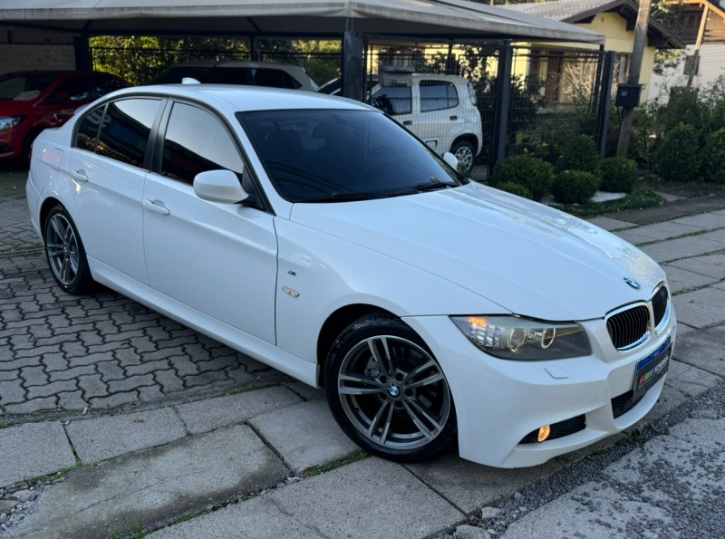 318I 2.0 SEDAN 16V GASOLINA 4P AUTOMÁTICO - 2012 - NOVA PETRóPOLIS