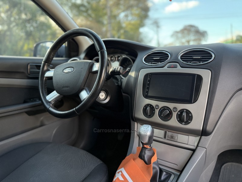 FOCUS 1.6 SE 16V FLEX 4P MANUAL - 2011 - PAROBé