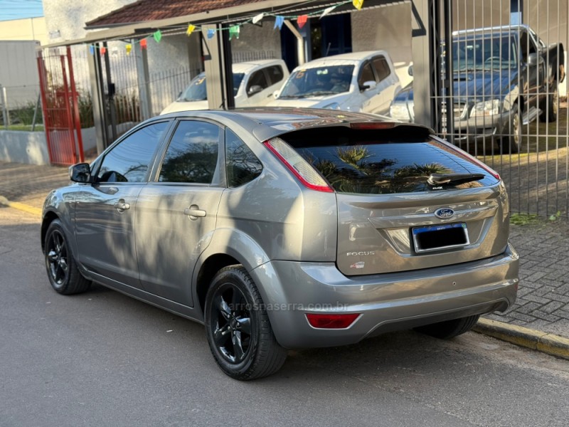 FOCUS 1.6 SE 16V FLEX 4P MANUAL - 2011 - PAROBé