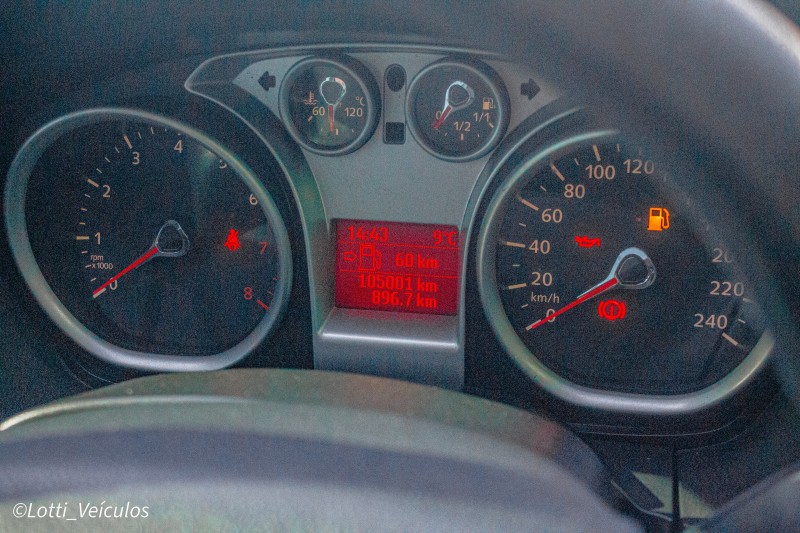 FOCUS 1.6 S 16V FLEX 4P MANUAL - 2012 - FARROUPILHA