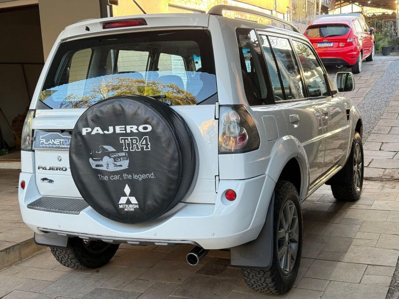 PAJERO TR4 2.0 4X2 16V 140CV FLEX 4P AUTOMÁTICO - 2013 - FARROUPILHA