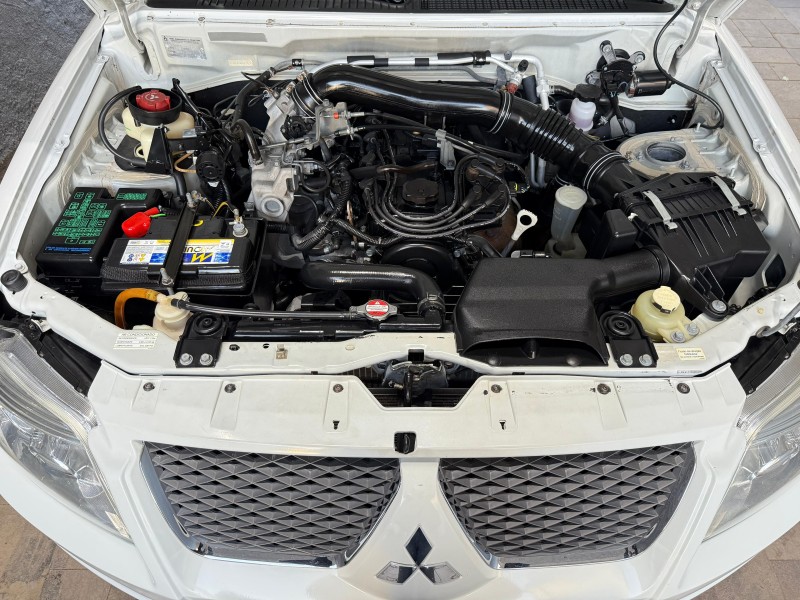 PAJERO TR4 2.0 4X2 16V 140CV FLEX 4P AUTOMÁTICO - 2013 - FARROUPILHA