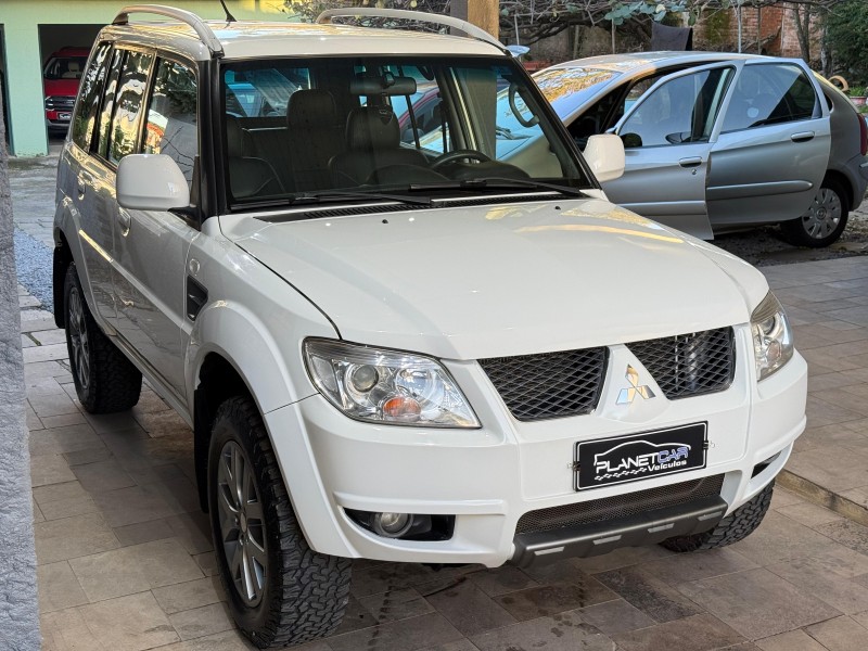 PAJERO TR4 2.0 4X2 16V 140CV FLEX 4P AUTOMÁTICO - 2013 - FARROUPILHA